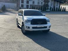 Toyota Sequoia