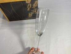 Отдаем бокалы за даром для шампанского 