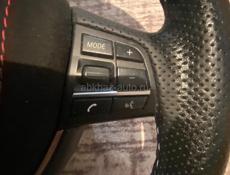 Продам перешитый  руль на м5f10 состоянии хорошее 