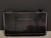 радиатор охлаждения двигателя автомобиля.