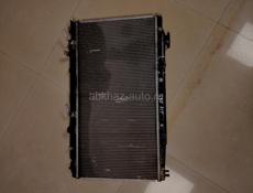 радиатор охлаждения двигателя автомобиля.