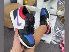 В магазине Империя обуви скидки 