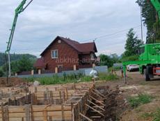 Укладка кафеля, отделка обоями «Короед» и строительство крыши