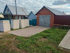 Укладка кафеля, отделка обоями «Короед» и строительство крыши