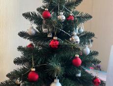 Продам елку маленькую искусственную 