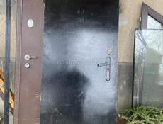 Дверь входная железная-металическая