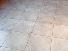 Укладка кафеля, отделка обоями «Короед» и строительство крыши