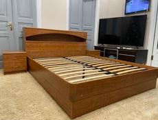 Кровать с матрасом и тумбами 