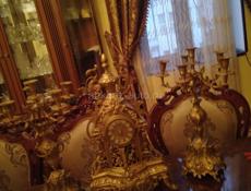 Продою часы  бронзовые с подсвечниками 