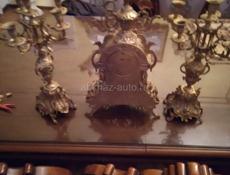 Продою часы  бронзовые с подсвечниками 