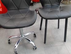 Кресла для мастера маникюра и клиента 