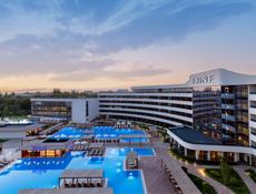 Официанты, повора, бармены, уборщицы 