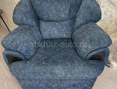 Диван и два кресла 