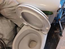 Продам унитаз б.у1500р  и двер дервяне хороше1500р