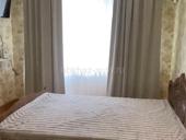 Сдаётся жилая однокомнатная квартира в центре г.Сухум на длительный срок .