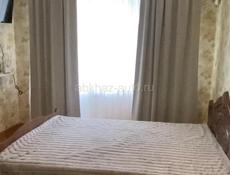 Сдаётся жилая однокомнатная квартира в центре г.Сухум на длительный срок .