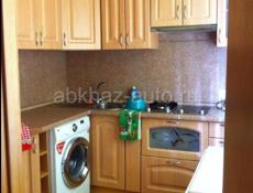 Сдается уютная 2х комнатная квартира , в городе гагра на первой береговой линии 3мин до пляжа 