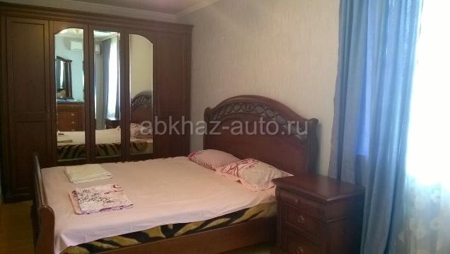 Сдается уютная 2х комнатная квартира , в городе гагра на первой береговой линии 3мин до пляжа 