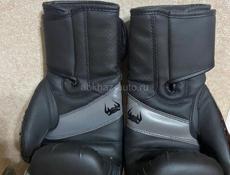 Боксерские перчатки