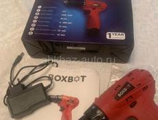 Шуруповерт новый электрический с аккумулятором в своей коробке 