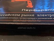 Перфоратор - дрель Вихрь в своей коробке 