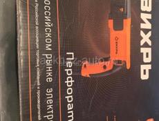 Перфоратор-дрель Вихрь в своей коробке 