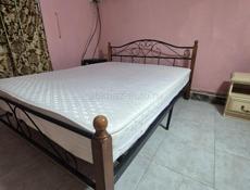 Кровать с матрасом б/у.