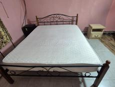 Кровать с матрасом б/у.
