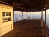 Объект на берегу моря 