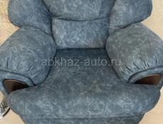 Диван и два кресла 