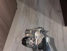 Охолощенный револьвер Таурус