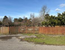 Продаётся земельный участок, район Аэропорта 1,3га земли подойдёт под любую коммерческую организацию строительство коттедж, или гостиницу участок ровный , со всеми документами очень срочно