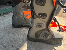 Мотоботы и мотошлем 