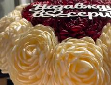 Прекрасный подарок для вашей дамы плюс будете держаться очень долго 