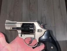 Охолощенный револьвер Таурус