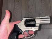 Охолощенный револьвер Taurus