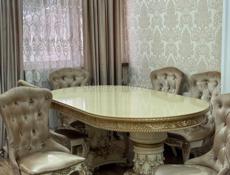 Продается мебель в комплекте стол 200/240 и 6 стульев  в хорошем состоянии !
