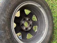 3 шины с дисками  размеры 205/65 R15. 210 Мерседес 