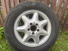 3 шины с дисками  размеры 205/65 R15. 210 Мерседес 