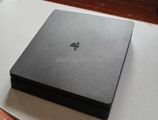 PS 4 slim 