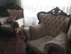 Два кресла, Диван.