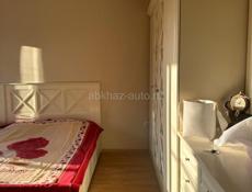 Напротив теннисного корта (апшалас)