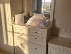 Напротив теннисного корта (апшалас)