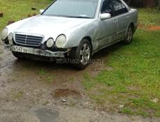 Mercedes-Benz 200-Series