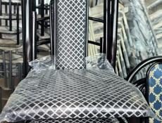 Столы и стулья