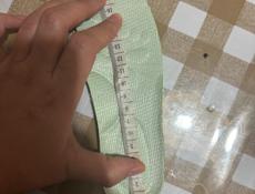 Продам новые детские кроссовки 