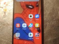 Телефон в хорошем состоянии.чутт моросит есть полоски на экране но не всегда так хороший телефон редми А3 64 гигабайт 2 оперативки треснут экран 
