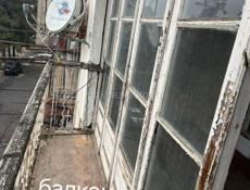 Кв двух комнатная плюс лоджа, плюс балкон, третий этаж пяти этажного дома район карьер, цена 750 тыс