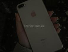 Продам айфон 8+ 