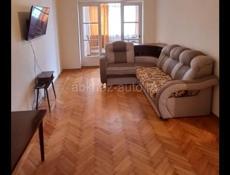 Круглогодично в центре сдается 2-хх ком кв с евроремонтом